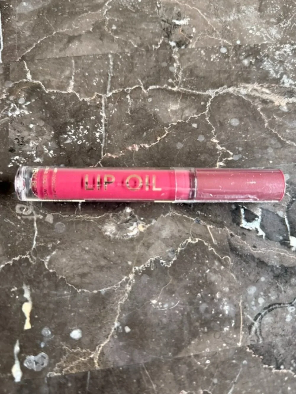 BATH AND BODY WORKS - SEALED VERY BERRY LIP OIL (DISCONTINUED)